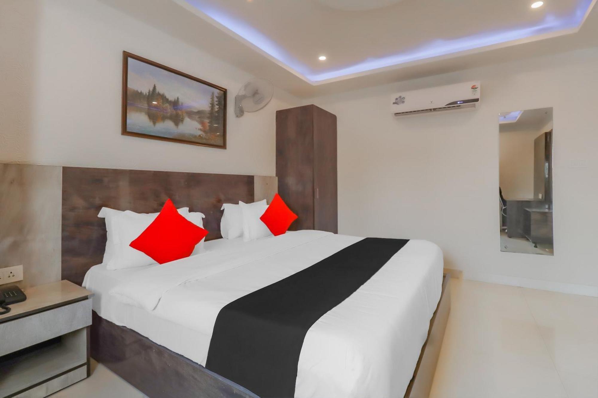 Capital O Royal Galaxy Finesse Near Phoenix Marketcity Bangalore Bagian luar foto