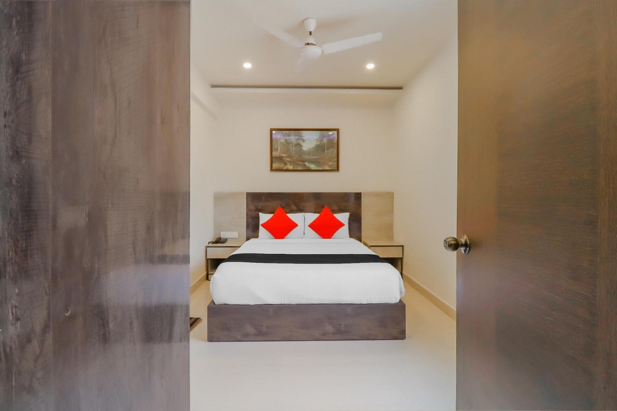 Capital O Royal Galaxy Finesse Near Phoenix Marketcity Bangalore Bagian luar foto